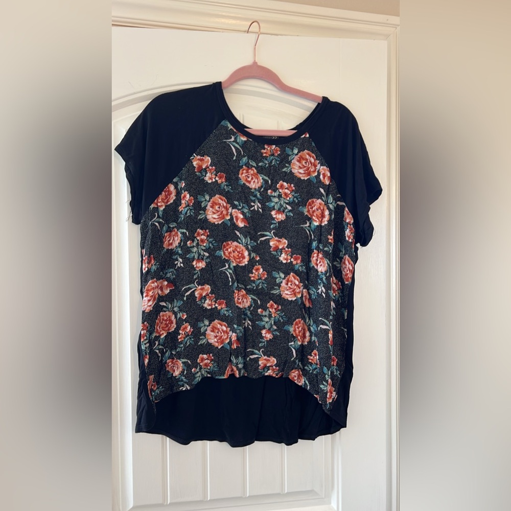 Women’s top size 16
